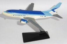 Estonian Air Boeing 737-500 1/180 scale - no box Estonian Air Boeing 737-500 1/180 scale desk model Wooster - no box