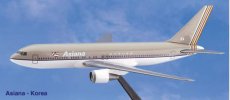 Asiana Airlines Boeing 767-300 1/200 scale desk Asiana Airlines Boeing 767-300 1/200 scale desk model Long Prosper