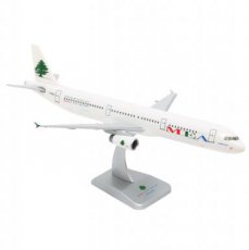 MEA Middle East Airlines Airbus A321 1/200 scale MEA Middle East Airlines Airbus A321 1/200 scale desk model Hogan