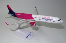 Wizz Air Airbus A321neo HA-LVO 1/200 scale desk model