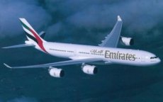 Airline Airbus issue postcard - Emirates A340 Airline Airbus issue postcard - Emirates Airbus A340
