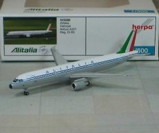 Alitalia Airbus A321 retro 1/500 scale desk model Herpa