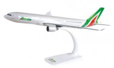 Alitalia Airbus A330-200 1/200 scale desk model Herpa Snapfit