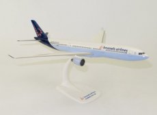 Brussels Airlines Airbus A330-300 1/200 scale desk Brussels Airlines Airbus A330-300 1/200 scale desk model