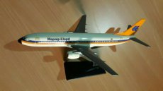Hapag Lloyd Boeing 737-400 1/200 scale aircraft airplane desk model