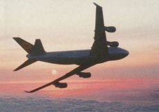 Airline issue postcard - Lufthansa Boeing 747-400 flying