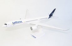 Lufthansa Airbus A350-900 D-AIXM 1/200 scale desk Lufthansa Airbus A350-900 D-AIXM 1/200 scale desk model PPC