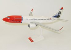 Norwegian Boeing 737-800 LN-DYC 1/100 scale desk model PPC