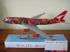 Qantas Boeing 747-400 Wunala Dreaming 1/250 scale desk model