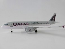 Qatar Airways Airbus A320 1/200 scale desk model Qatar Airways Airbus A320 1/200 scale desk model